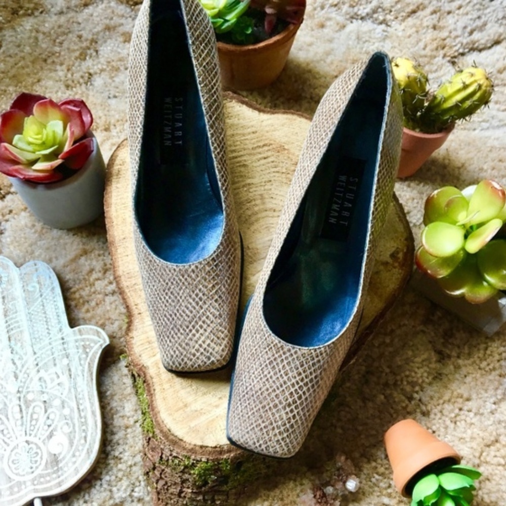 {Stuart Weitzman} Tan Snakeskin Black Heel Pumps